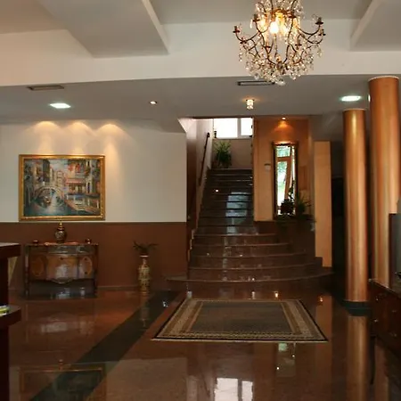 Octagon Hotel 4*