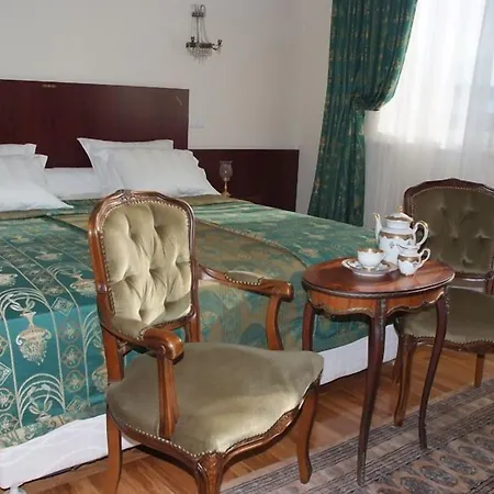 Octagon Hotel