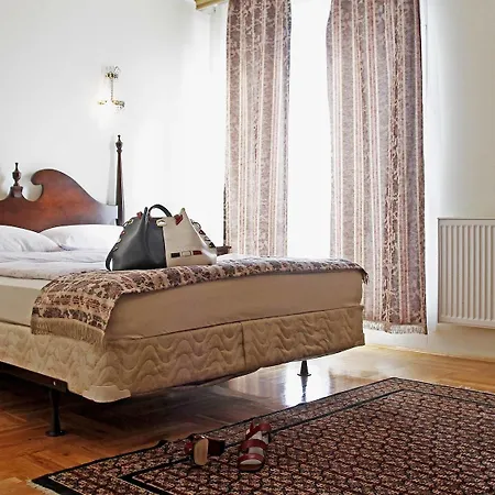 Octagon Hotel