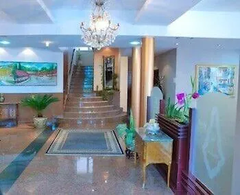 Octagon Hotel 4*