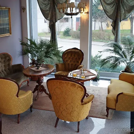 Octagon Hotel 4*