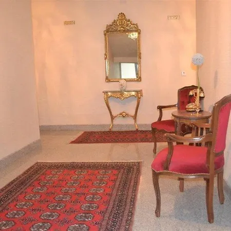 Отель Octagon 4*