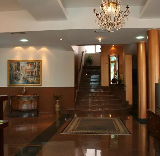 Octagon Hotel 4*
